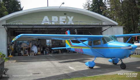 Schweiss aircraft hydraulic garage door