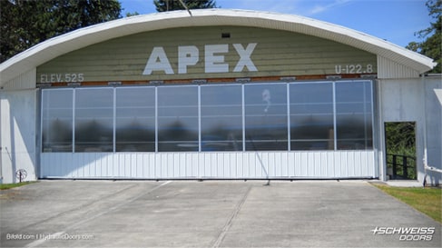 hydraulic hangar door with see through panel