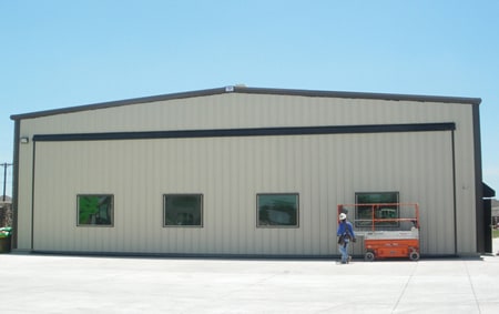 only hydraulic doors can be installed at Aero Country East