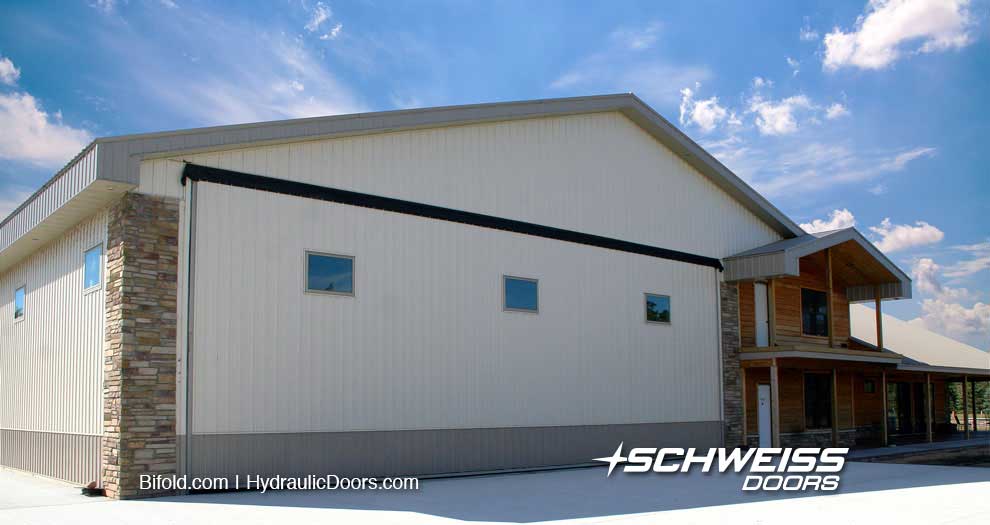 Look of Schweiss Door matches the hangar building.