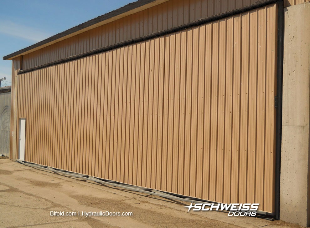 Schweiss hydraulic door was chosen to maximize headroom