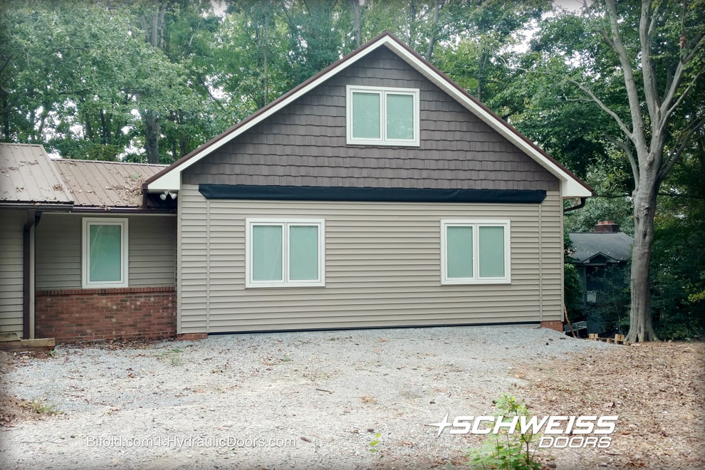 Neighbors get amazed when side of home swings out