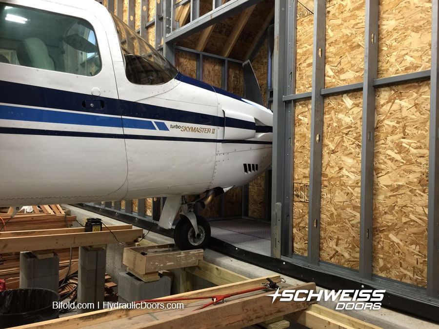 Schweiss Bump-out doors hangars aircraft's nose